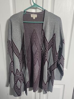 52Seven Light Gray and Maroon Chevron Open Front Cardigan
